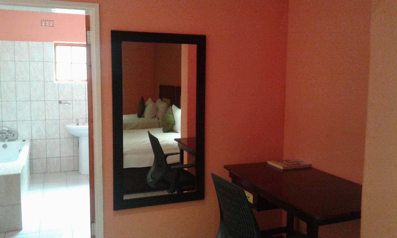 Larissa Hotel Маун Экстерьер фото