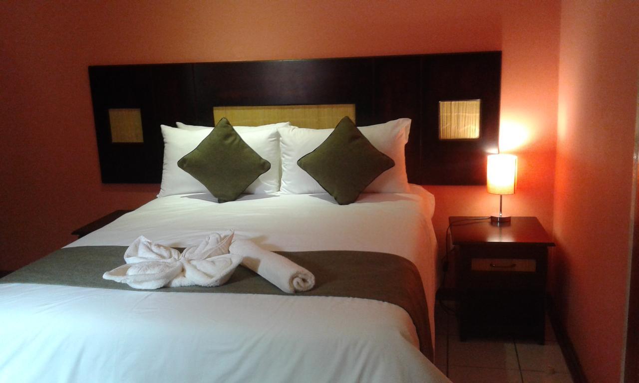 Larissa Hotel Маун Экстерьер фото